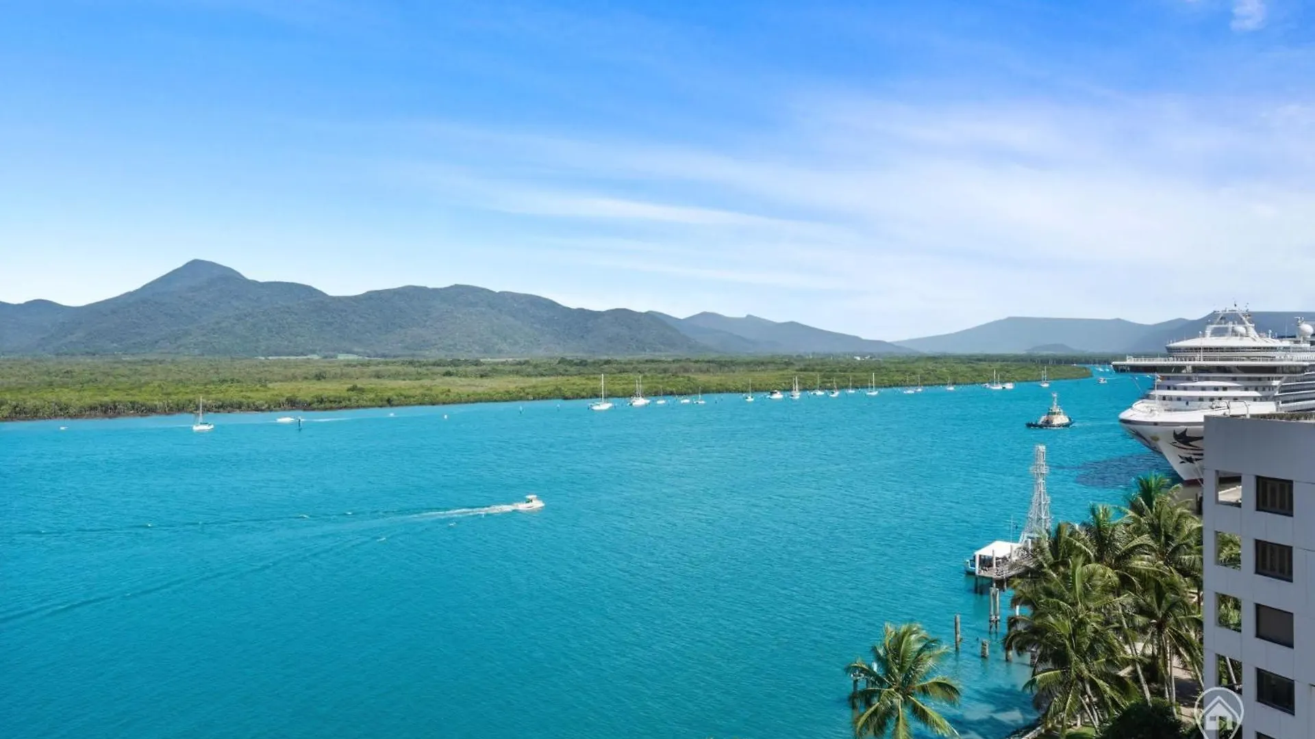 1101 Harbour Lights With Ocean Views Villa Cairns